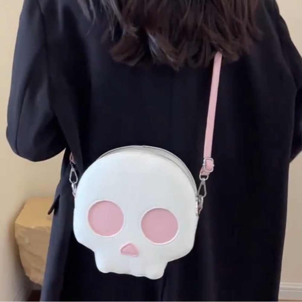 NWOT BLACK or white Skull CROSSBODY - Picture 3 of 3